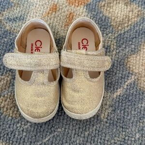 Cienta Kids Sparkle Mary Jane Shoes in Gold